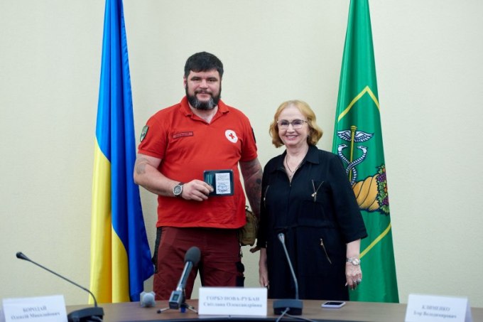 У Харкові нагородили волонтерів Червоного Хреста за ліквідацію наслідків обстрілів